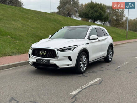 Белый Инфинити QX50, объемом двигателя 2 л и пробегом 81 тыс. км за 21900 $, фото 1 на Automoto.ua