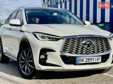 Белый Инфинити QX50, объемом двигателя 2 л и пробегом 74 тыс. км за 29700 $, фото 1 на Automoto.ua