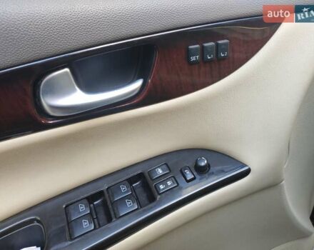 Черный Инфинити QX50, объемом двигателя 2.5 л и пробегом 175 тыс. км за 14699 $, фото 12 на Automoto.ua