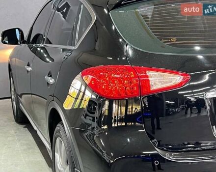 Черный Инфинити QX50, объемом двигателя 3.7 л и пробегом 195 тыс. км за 11800 $, фото 5 на Automoto.ua