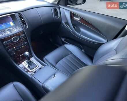 Черный Инфинити QX50, объемом двигателя 3.7 л и пробегом 65 тыс. км за 13999 $, фото 59 на Automoto.ua
