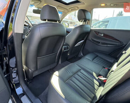 Черный Инфинити QX50, объемом двигателя 3.7 л и пробегом 62 тыс. км за 17000 $, фото 20 на Automoto.ua