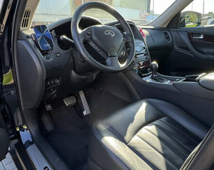 Черный Инфинити QX50, объемом двигателя 3.7 л и пробегом 62 тыс. км за 17000 $, фото 11 на Automoto.ua