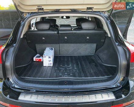 Черный Инфинити QX50, объемом двигателя 3.7 л и пробегом 42 тыс. км за 18000 $, фото 19 на Automoto.ua