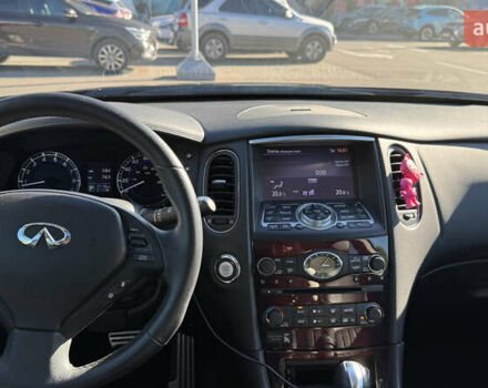 Черный Инфинити QX50, объемом двигателя 3.7 л и пробегом 62 тыс. км за 17000 $, фото 13 на Automoto.ua