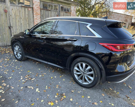 Чорний Інфініті QX50, об'ємом двигуна 2 л та пробігом 112 тис. км за 27000 $, фото 2 на Automoto.ua