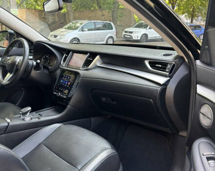 Черный Инфинити QX50, объемом двигателя 2 л и пробегом 155 тыс. км за 23500 $, фото 9 на Automoto.ua