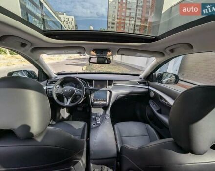 Чорний Інфініті QX50, об'ємом двигуна 2 л та пробігом 180 тис. км за 18500 $, фото 22 на Automoto.ua