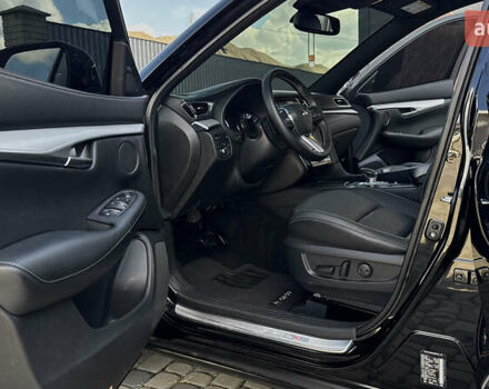 Чорний Інфініті QX50, об'ємом двигуна 2 л та пробігом 54 тис. км за 25888 $, фото 63 на Automoto.ua