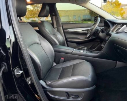 Черный Инфинити QX50, объемом двигателя 2 л и пробегом 37 тыс. км за 9000 $, фото 12 на Automoto.ua