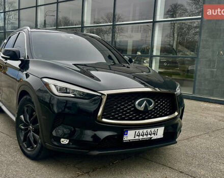 Чорний Інфініті QX50, об'ємом двигуна 2 л та пробігом 68 тис. км за 25999 $, фото 1 на Automoto.ua