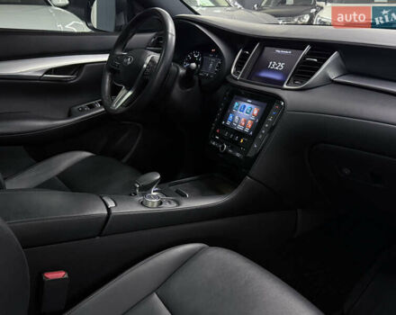 Черный Инфинити QX50, объемом двигателя 2 л и пробегом 83 тыс. км за 21999 $, фото 23 на Automoto.ua