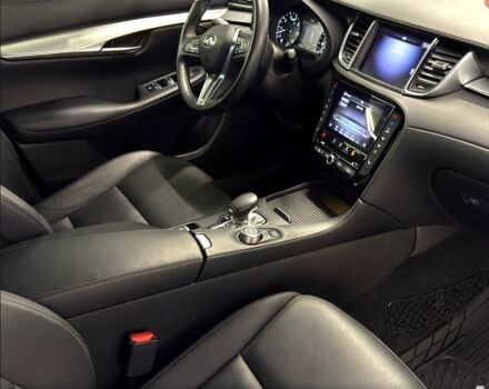 Черный Инфинити QX50, объемом двигателя 2 л и пробегом 80 тыс. км за 25999 $, фото 4 на Automoto.ua