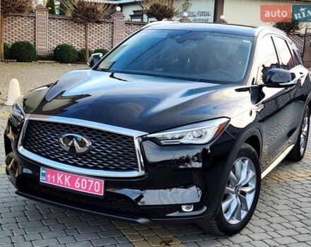 Чорний Інфініті QX50, об'ємом двигуна 2 л та пробігом 49 тис. км за 21800 $, фото 5 на Automoto.ua
