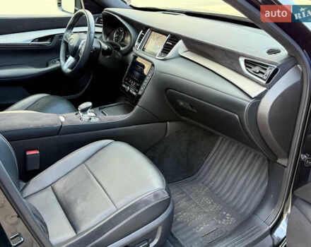 Чорний Інфініті QX50, об'ємом двигуна 2 л та пробігом 63 тис. км за 24600 $, фото 31 на Automoto.ua