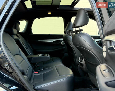 Чорний Інфініті QX50, об'ємом двигуна 2 л та пробігом 63 тис. км за 24600 $, фото 34 на Automoto.ua