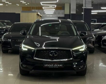 Чорний Інфініті QX50, об'ємом двигуна 2 л та пробігом 72 тис. км за 24499 $, фото 1 на Automoto.ua