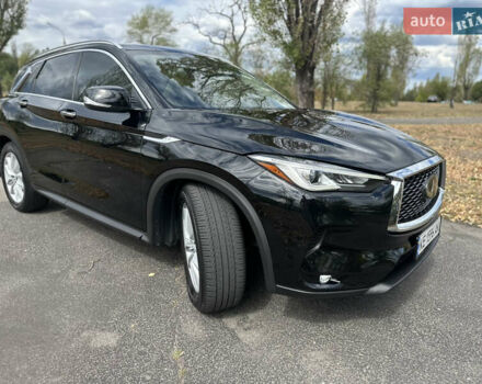Чорний Інфініті QX50, об'ємом двигуна 2 л та пробігом 33 тис. км за 25200 $, фото 2 на Automoto.ua