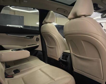 Чорний Інфініті QX50, об'ємом двигуна 2 л та пробігом 72 тис. км за 24499 $, фото 7 на Automoto.ua