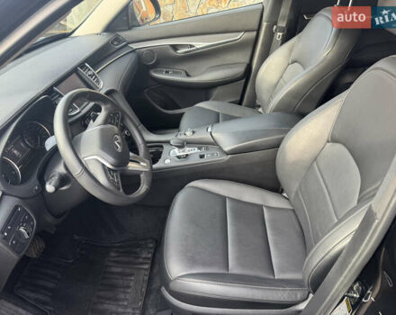 Чорний Інфініті QX50, об'ємом двигуна 2 л та пробігом 80 тис. км за 21900 $, фото 7 на Automoto.ua
