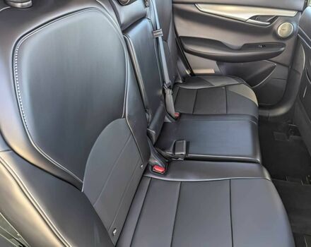 Чорний Інфініті QX50, об'ємом двигуна 2 л та пробігом 23 тис. км за 15500 $, фото 13 на Automoto.ua