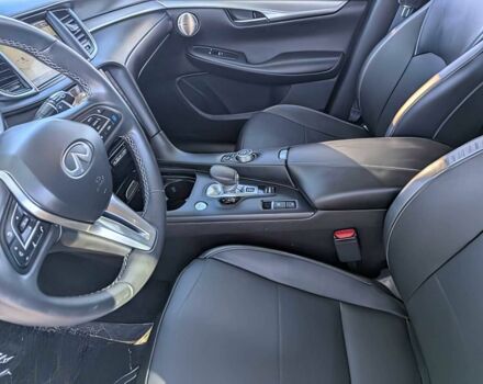 Чорний Інфініті QX50, об'ємом двигуна 2 л та пробігом 23 тис. км за 15500 $, фото 7 на Automoto.ua