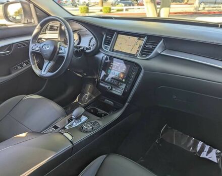 Чорний Інфініті QX50, об'ємом двигуна 2 л та пробігом 23 тис. км за 15500 $, фото 11 на Automoto.ua