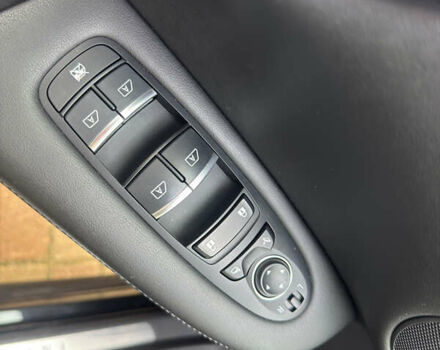 Чорний Інфініті QX50, об'ємом двигуна 2 л та пробігом 80 тис. км за 21900 $, фото 11 на Automoto.ua