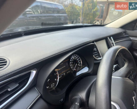 Чорний Інфініті QX50, об'ємом двигуна 2 л та пробігом 80 тис. км за 21900 $, фото 13 на Automoto.ua