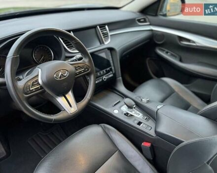 Чорний Інфініті QX50, об'ємом двигуна 2 л та пробігом 112 тис. км за 24658 $, фото 4 на Automoto.ua