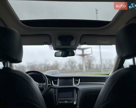 Чорний Інфініті QX50, об'ємом двигуна 2 л та пробігом 112 тис. км за 24658 $, фото 18 на Automoto.ua