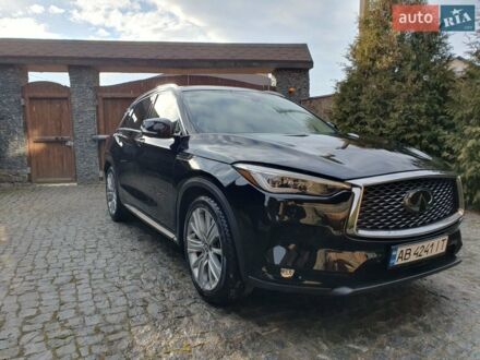 Чорний Інфініті QX50, об'ємом двигуна 2 л та пробігом 17 тис. км за 31000 $, фото 1 на Automoto.ua