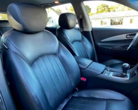 Серый Инфинити QX50, объемом двигателя 3.7 л и пробегом 58 тыс. км за 5800 $, фото 9 на Automoto.ua