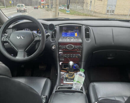 Сірий Інфініті QX50, об'ємом двигуна 3.7 л та пробігом 170 тис. км за 14000 $, фото 15 на Automoto.ua