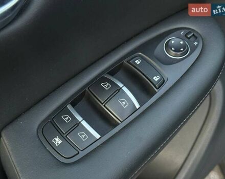 Сірий Інфініті QX50, об'ємом двигуна 2 л та пробігом 43 тис. км за 28500 $, фото 41 на Automoto.ua