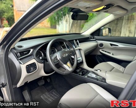 Серый Инфинити QX50, объемом двигателя 2 л и пробегом 47 тыс. км за 27000 $, фото 3 на Automoto.ua