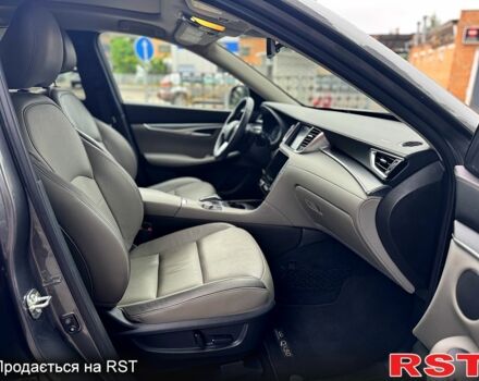 Серый Инфинити QX50, объемом двигателя 2 л и пробегом 47 тыс. км за 27000 $, фото 4 на Automoto.ua