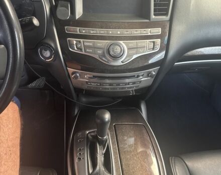 Белый Инфинити QX60, объемом двигателя 2.5 л и пробегом 186 тыс. км за 10900 $, фото 3 на Automoto.ua