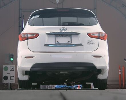 Белый Инфинити QX60, объемом двигателя 2 л и пробегом 220 тыс. км за 12000 $, фото 4 на Automoto.ua