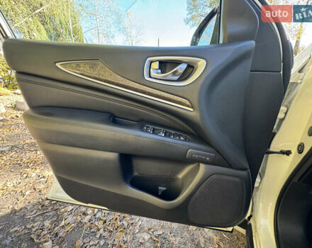 Белый Инфинити QX60, объемом двигателя 3.5 л и пробегом 264 тыс. км за 13000 $, фото 13 на Automoto.ua