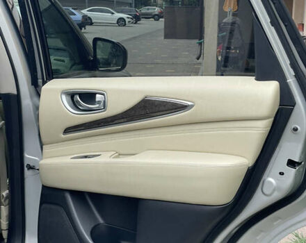 Серый Инфинити QX60, объемом двигателя 3.5 л и пробегом 190 тыс. км за 12500 $, фото 12 на Automoto.ua