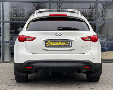Белый Инфинити QX70, объемом двигателя 3.7 л и пробегом 254 тыс. км за 22300 $, фото 4 на Automoto.ua