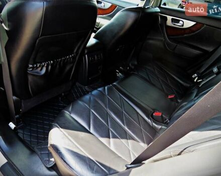 Белый Инфинити QX70, объемом двигателя 3.7 л и пробегом 141 тыс. км за 19900 $, фото 15 на Automoto.ua