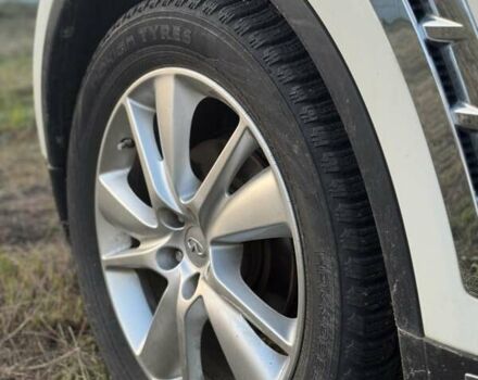 Белый Инфинити QX70, объемом двигателя 3.7 л и пробегом 154 тыс. км за 15200 $, фото 15 на Automoto.ua