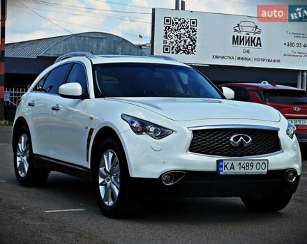 Белый Инфинити QX70, объемом двигателя 3.7 л и пробегом 141 тыс. км за 19900 $, фото 1 на Automoto.ua