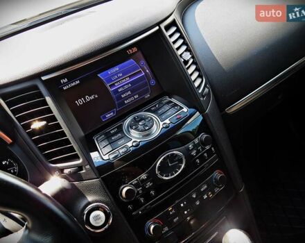 Белый Инфинити QX70, объемом двигателя 3.7 л и пробегом 141 тыс. км за 19900 $, фото 12 на Automoto.ua