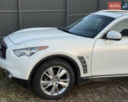 Белый Инфинити QX70, объемом двигателя 3.7 л и пробегом 154 тыс. км за 15200 $, фото 12 на Automoto.ua