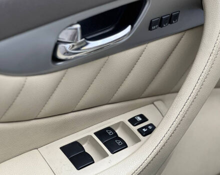 Белый Инфинити QX70, объемом двигателя 3.7 л и пробегом 254 тыс. км за 22300 $, фото 6 на Automoto.ua