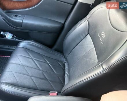 Белый Инфинити QX70, объемом двигателя 3.7 л и пробегом 154 тыс. км за 15200 $, фото 18 на Automoto.ua