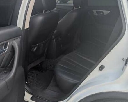 Белый Инфинити QX70, объемом двигателя 3.7 л и пробегом 185 тыс. км за 16000 $, фото 5 на Automoto.ua
